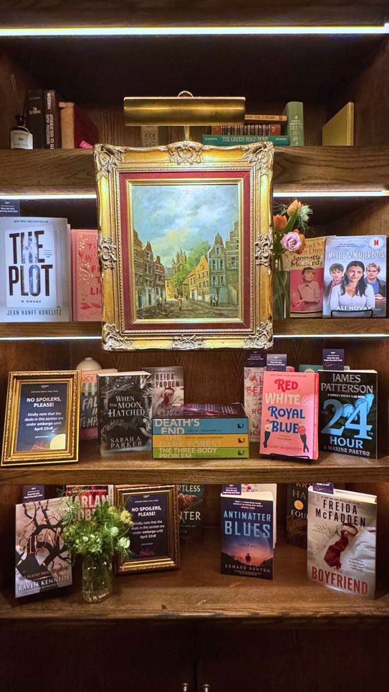 Amazon Books at Maxwell Social
