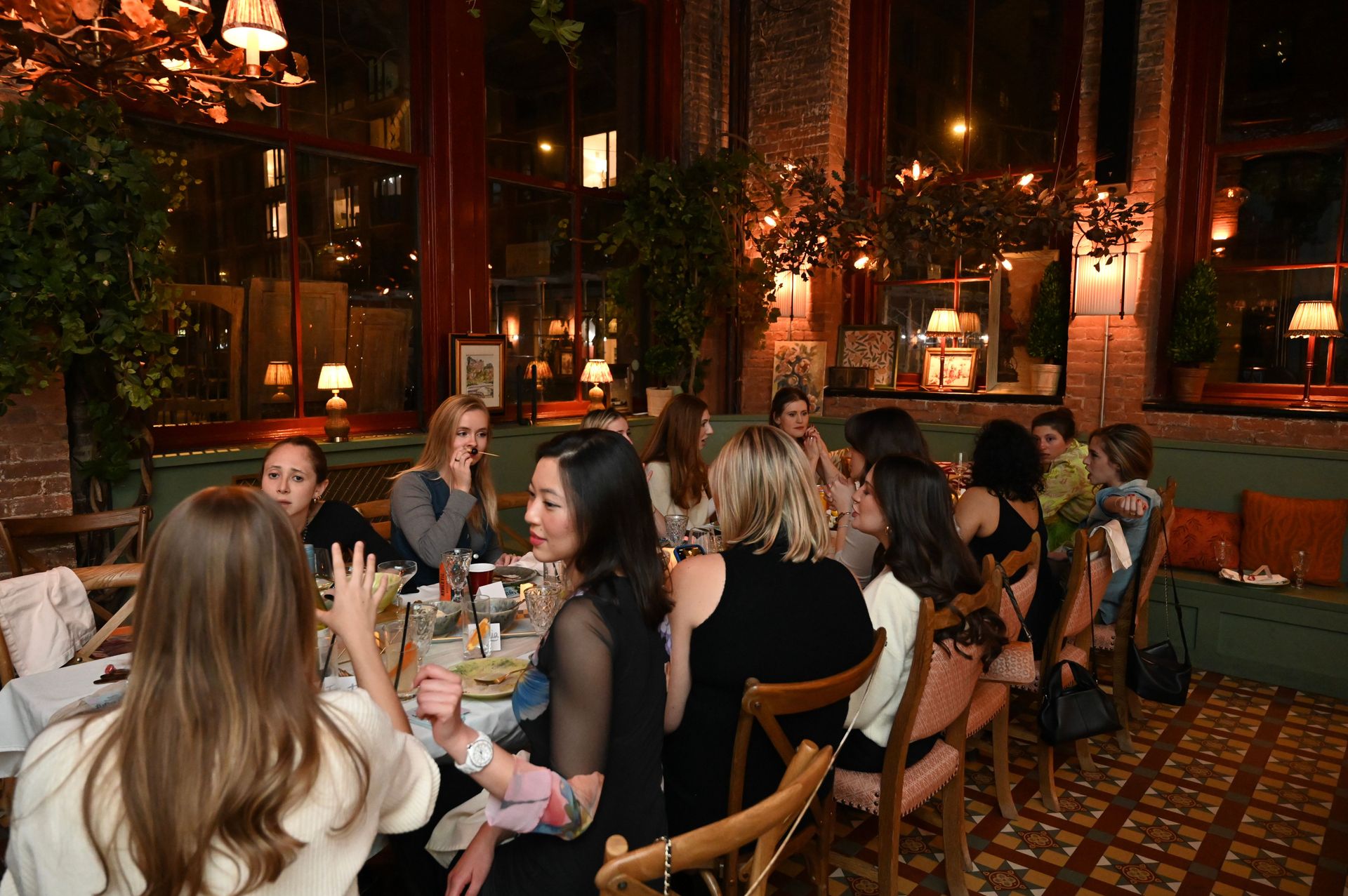 How to Host a Memorable Girl Dinner Party?