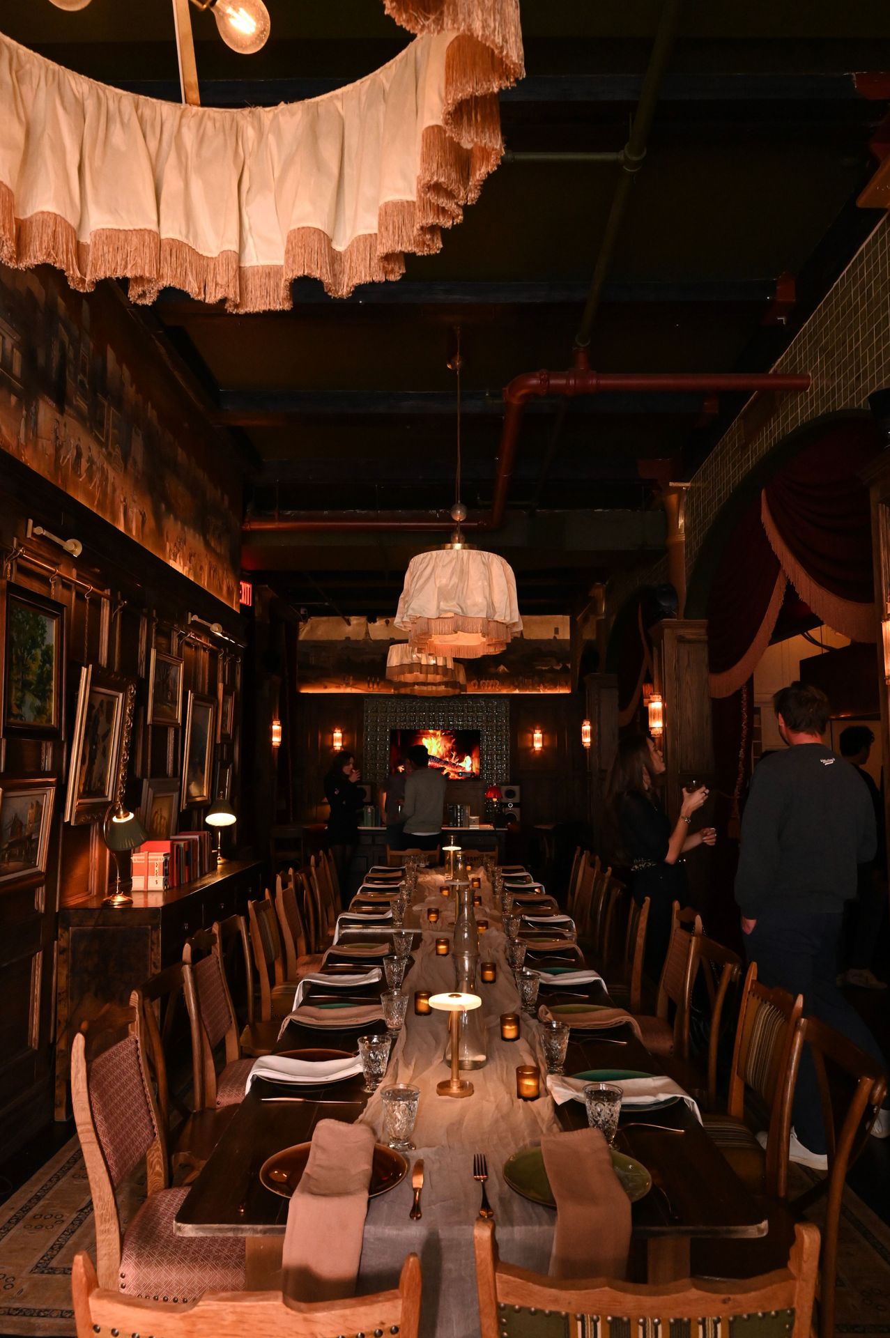 Our dining rooms adapt to your vision, whether that's a buttoned-up board dinner or something more relaxed