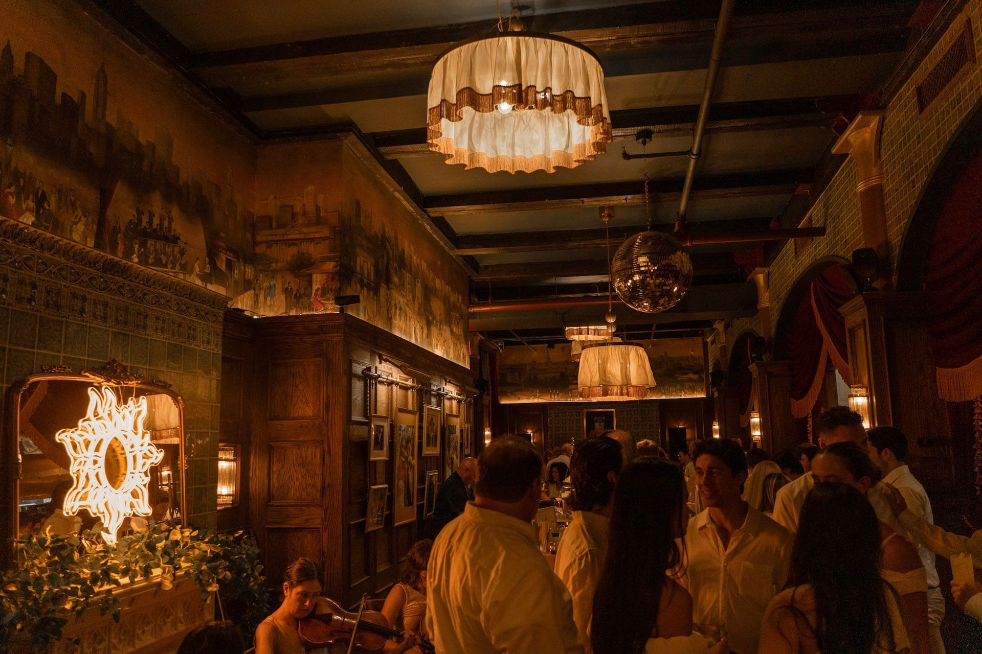 Maxwell’s interiors set the perfect backdrop for wedding receptions that feel intimate and unforgettable.