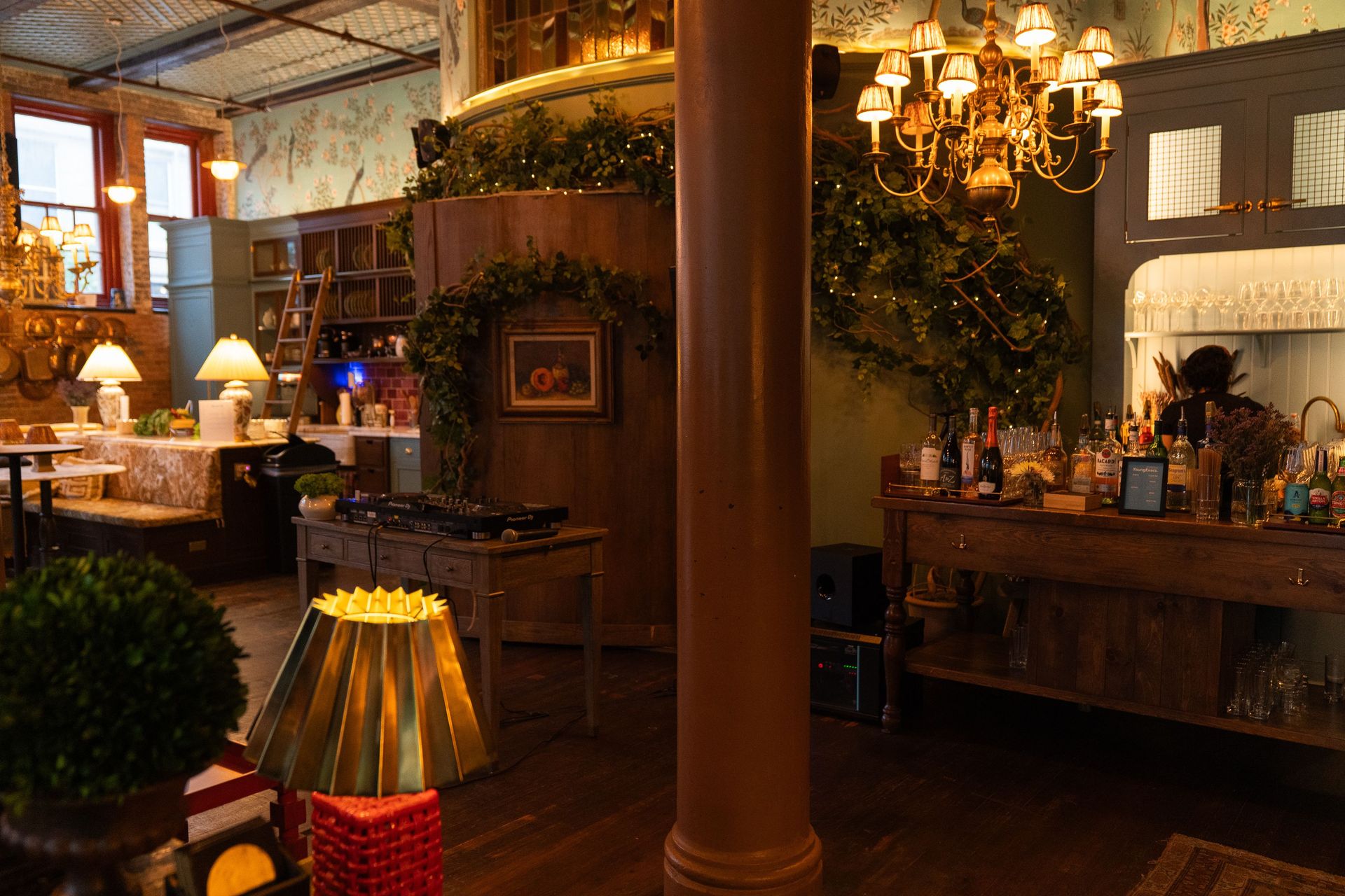 How To Maximize Small Spaces for Intimate Events?