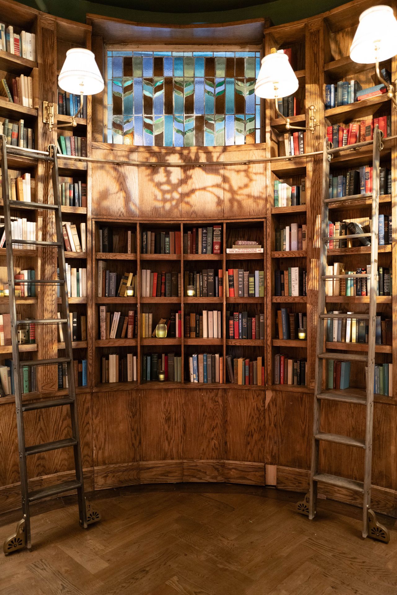 Maxwell’s iconic library framed the night’s creative collaborations in perfect style